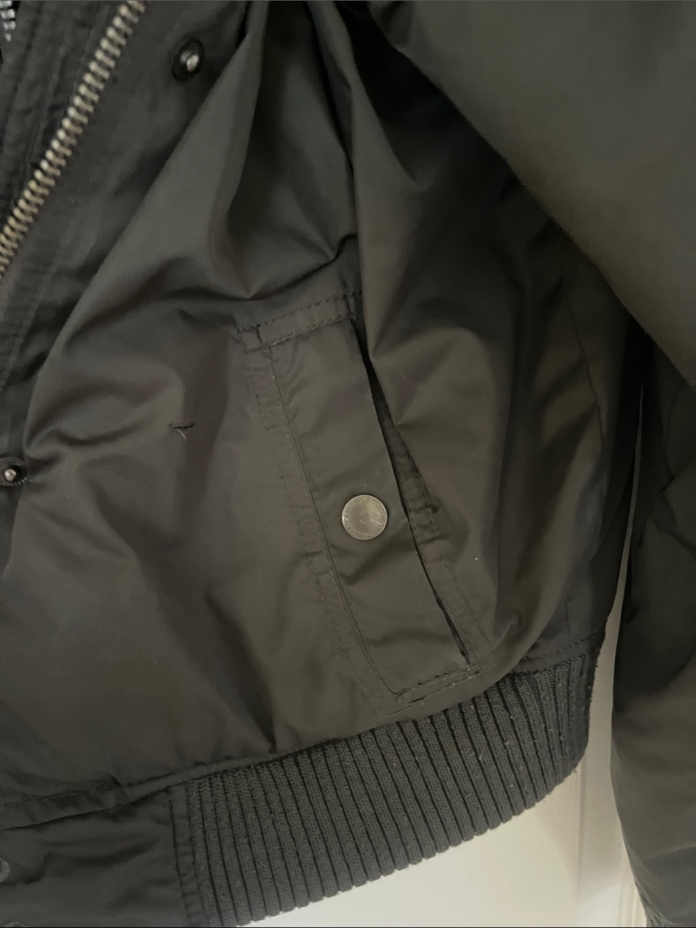 American Eagle Outfitters Black Hooded Puffer Jacket with Faux Fur Trim - Picture 4 of 9